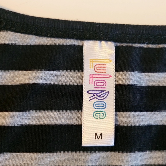 LuLaRoe High-Low Short Sleeve Top - Picture 4 of 5